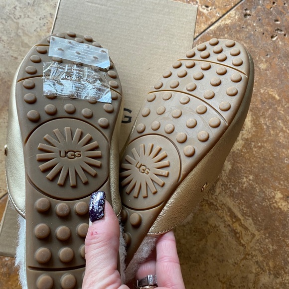 UGG - NEW LADIES GOLD WITH WHITE FUR SLIDES SIZE9 - Picture 3 of 5